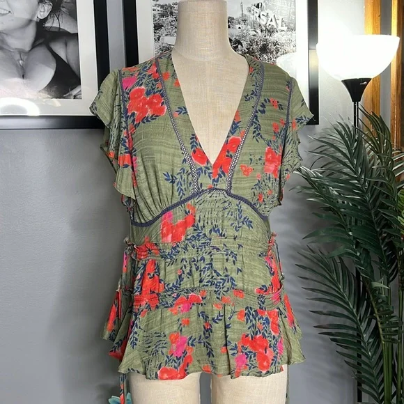 TANYA TAYLOR
Anita V-Neck Floral-Print Silk Top - Picture 4 of 6